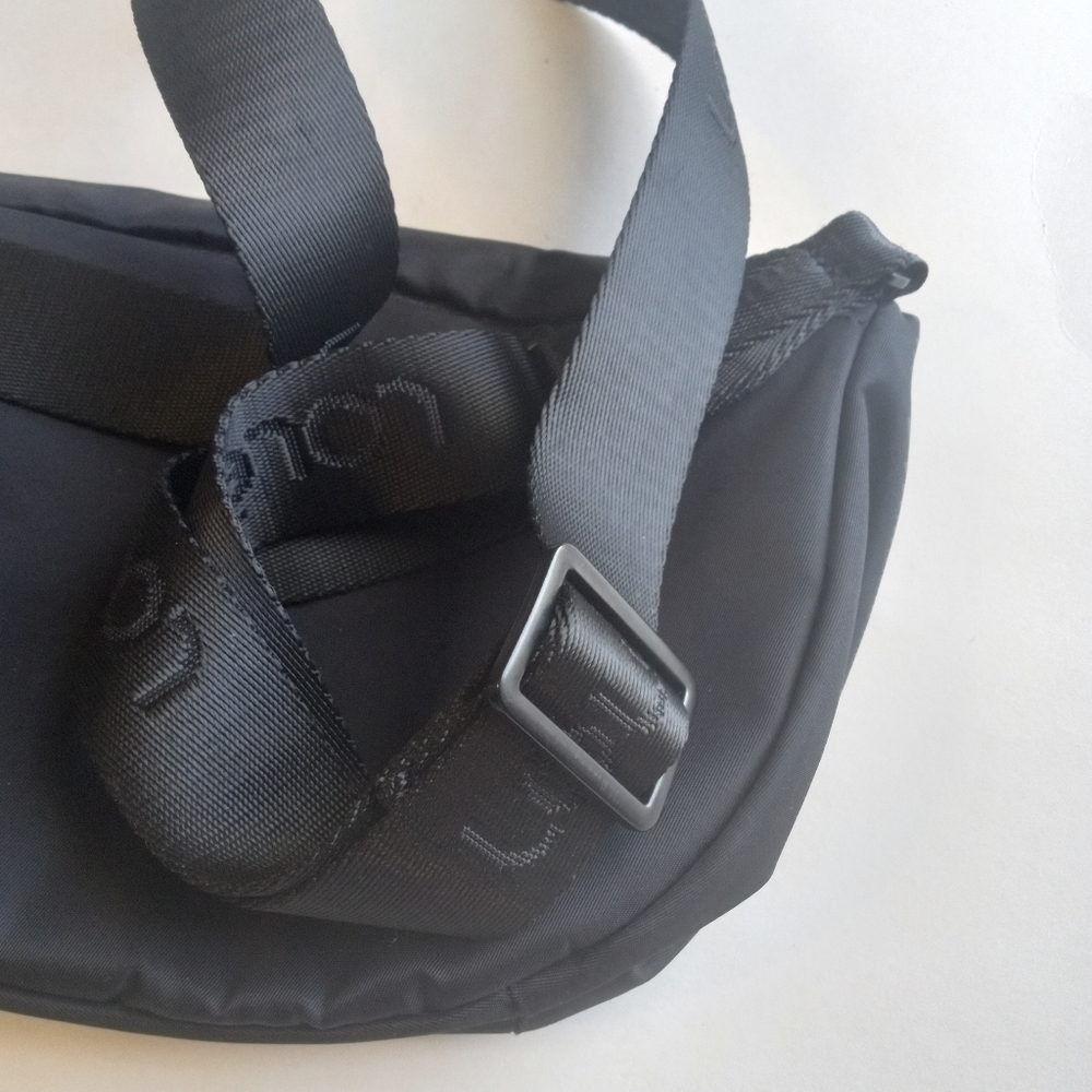 SOLD!Lole Nylon Black Crossbody Bag Adjustable Strap Unisex NWOT - Picture 7 of 12